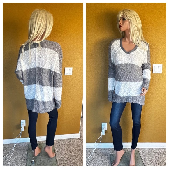 ELAN V-Neck Light Tunic Color-block Sweater - Picture 9 of 10